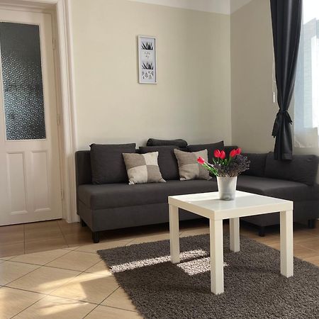 Idill Apartmanhaz B&B Tiszafüred Exterior foto