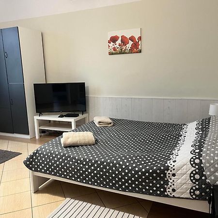 Idill Apartmanhaz B&B Tiszafüred Exterior foto