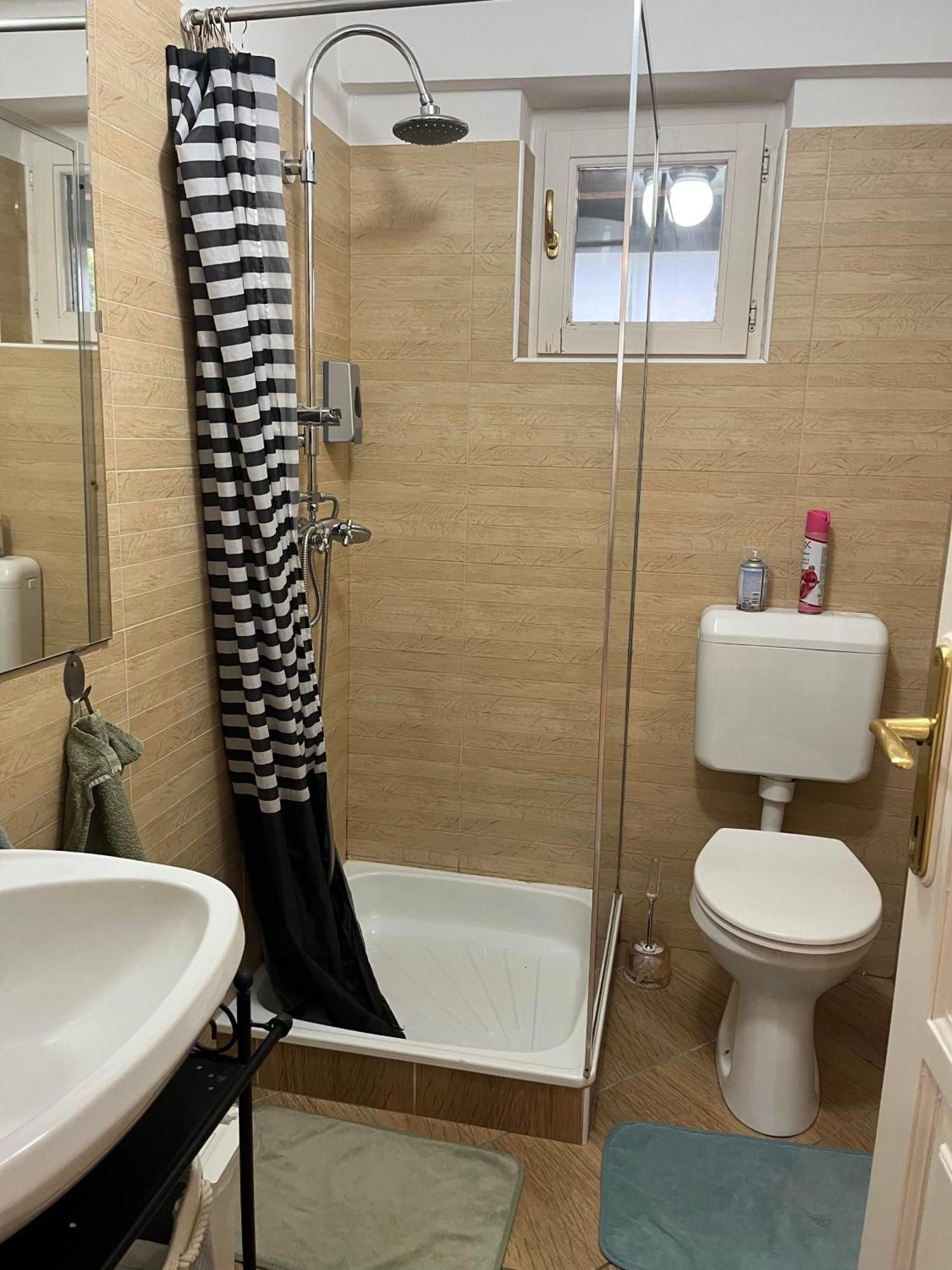 Idill Apartmanhaz B&B Tiszafüred Exterior foto